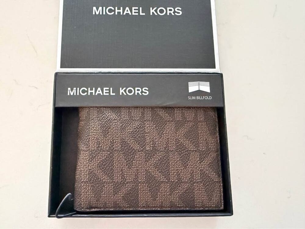 Michael Kors Slim Billfold Wallet(New with Tags)